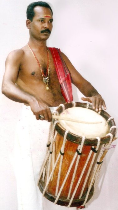 Kandalloor Unnikrishnan performing Chenda