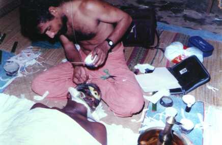 Kalamandalam Satheesan doing Chutti