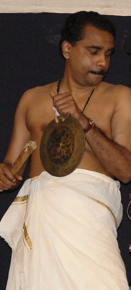 Pathiyoor Shankarankutty singing for Kathakali