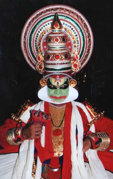 Kalanilayam Rajasekharan as Arjunan in Santhanagoplam